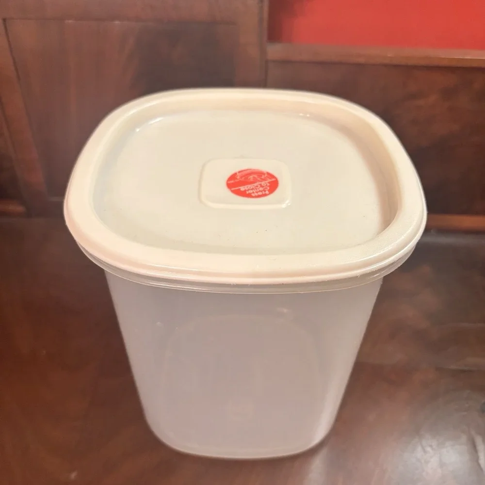 Vintage Rubbermaid Servin Saver #6 12 Cup 3 Qt Container Almond Lid Food